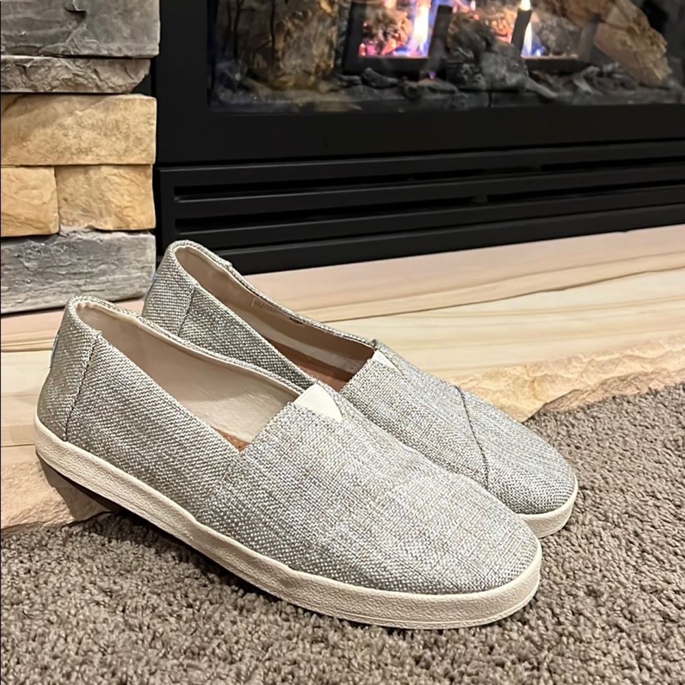 Tom’s slides - never worn